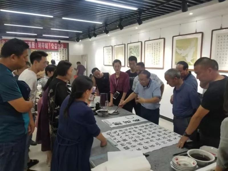 省书协赴利辛县开展文艺志愿服务活动(图1) 省书协赴利辛县开展文艺志愿服务活动(图1)