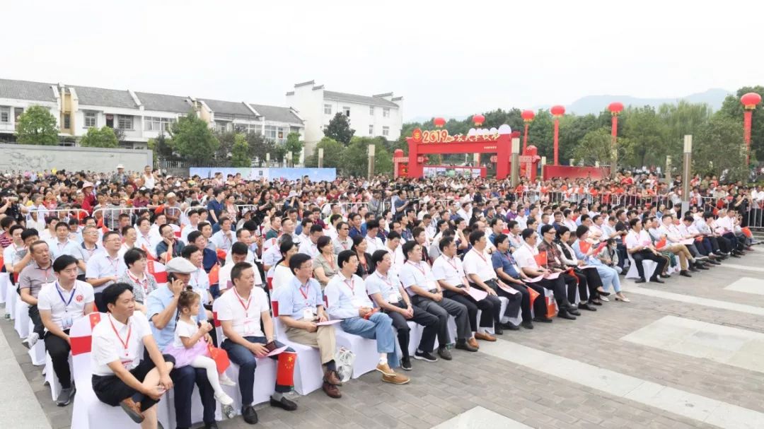 到人民中去! | 省文联文艺志愿服务活动走进舒茶(图2) 到人民中去! | 省文联文艺志愿服务活动走进舒茶(图2)