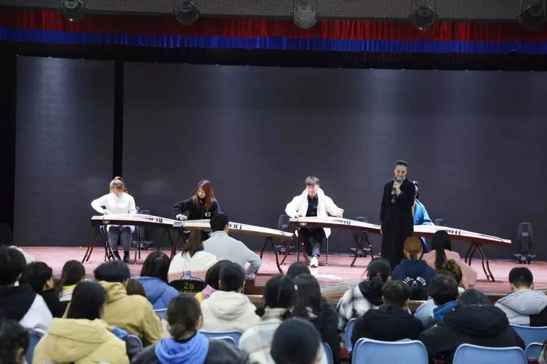 文艺名家进高校--省文联文艺小分队走进阜阳师范大学(图11) 文艺名家进高校--省文联文艺小分队走进阜阳师范大学(图11)