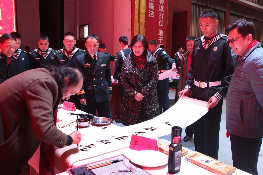 2020年“我们的中国梦”—文化进万家暨送“文化年货”系列活动|省文联文艺志愿服务书画小分队走进军营(图6) 2020年“我们的中国梦”—文化进万家暨送“文化年货”系列活动|省文联文艺志愿服务书画小分队走进军营(图6)