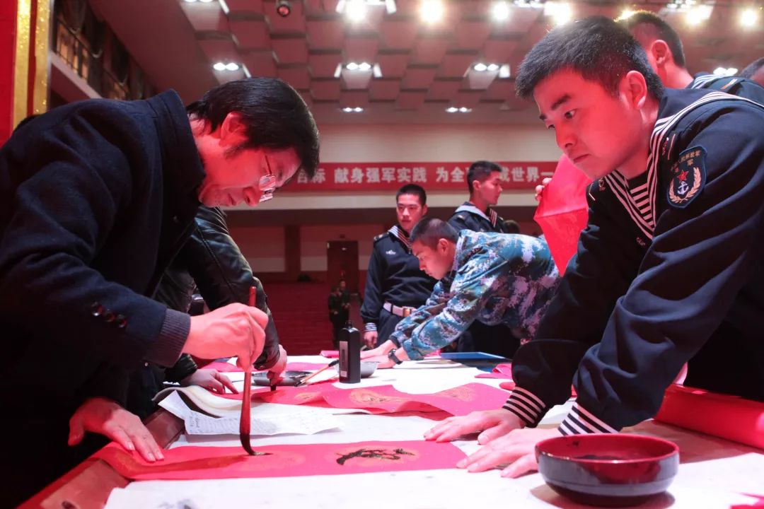 2020年“我们的中国梦”—文化进万家暨送“文化年货”系列活动|省文联文艺志愿服务书画小分队走进军营(图11) 2020年“我们的中国梦”—文化进万家暨送“文化年货”系列活动|省文联文艺志愿服务书画小分队走进军营(图11)
