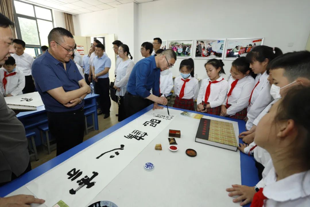 省书协赴滁州市南谯区开展“到人民中去”文艺志愿服务活动(图6) 省书协赴滁州市南谯区开展“到人民中去”文艺志愿服务活动(图6)