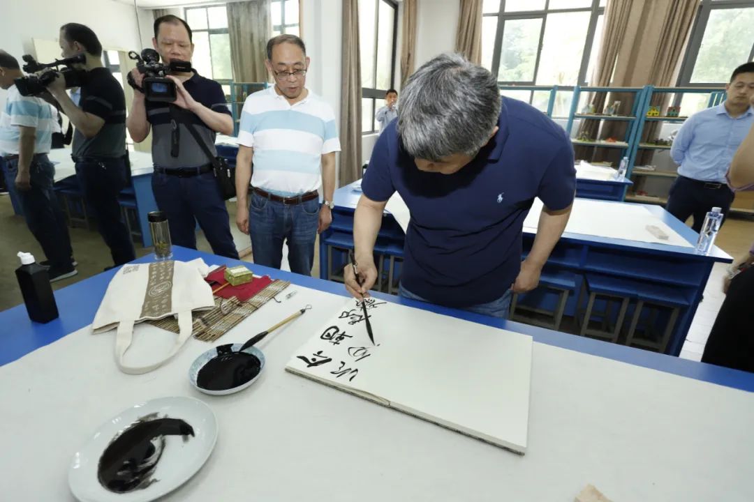 省书协赴滁州市南谯区开展“到人民中去”文艺志愿服务活动(图7) 省书协赴滁州市南谯区开展“到人民中去”文艺志愿服务活动(图7)