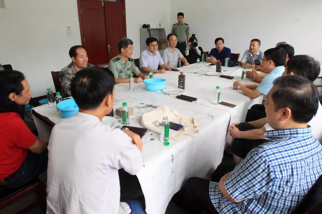 不忘初心跟党走 双拥共建一家亲 ——省文联文艺志愿服务走进省军区军营(图4) 不忘初心跟党走 双拥共建一家亲 ——省文联文艺志愿服务走进省军区军营(图4)