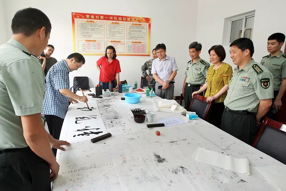 不忘初心跟党走 双拥共建一家亲 ——省文联文艺志愿服务走进省军区军营(图7) 不忘初心跟党走 双拥共建一家亲 ——省文联文艺志愿服务走进省军区军营(图7)