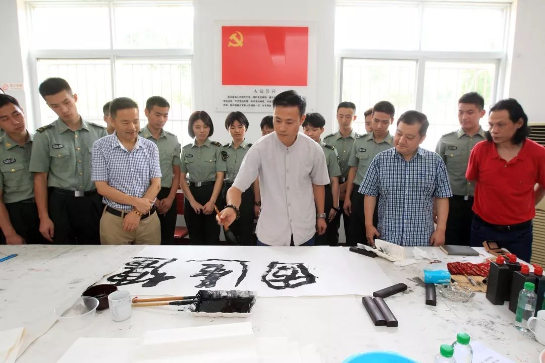 不忘初心跟党走 双拥共建一家亲 ——省文联文艺志愿服务走进省军区军营(图8) 不忘初心跟党走 双拥共建一家亲 ——省文联文艺志愿服务走进省军区军营(图8)