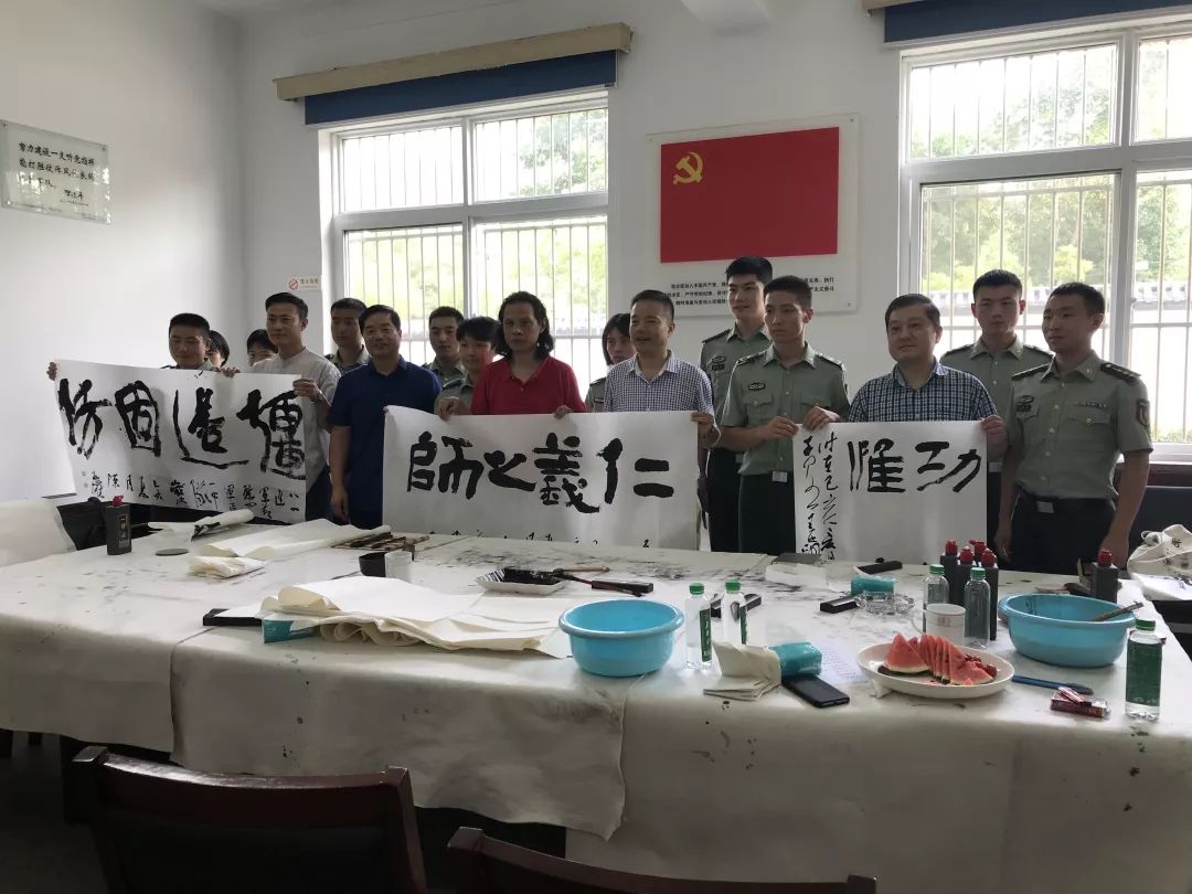 不忘初心跟党走 双拥共建一家亲 ——省文联文艺志愿服务走进省军区军营(图9) 不忘初心跟党走 双拥共建一家亲 ——省文联文艺志愿服务走进省军区军营(图9)