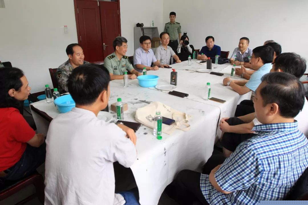 不忘初心跟党走 双拥共建一家亲 ——省文联文艺志愿服务走进省军区军营(图4) 不忘初心跟党走 双拥共建一家亲 ——省文联文艺志愿服务走进省军区军营(图4)