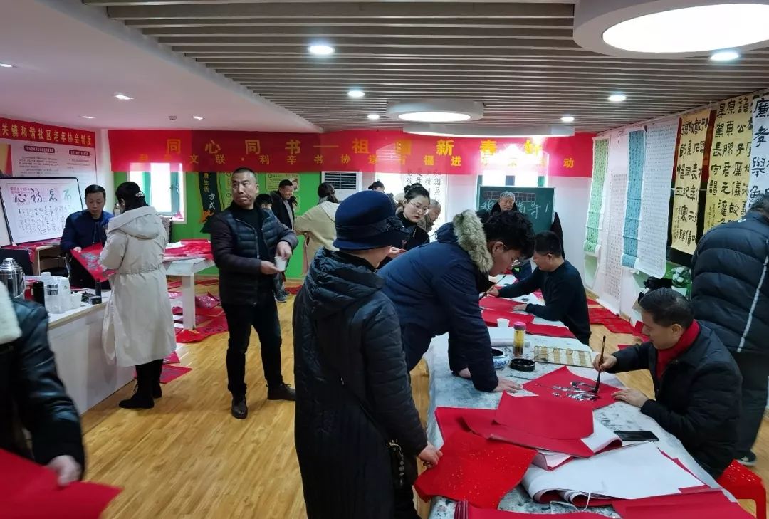 安徽省书协文艺志愿服务分队走进阜南、利辛、萧县开展"送文化年货"活动。(图12)