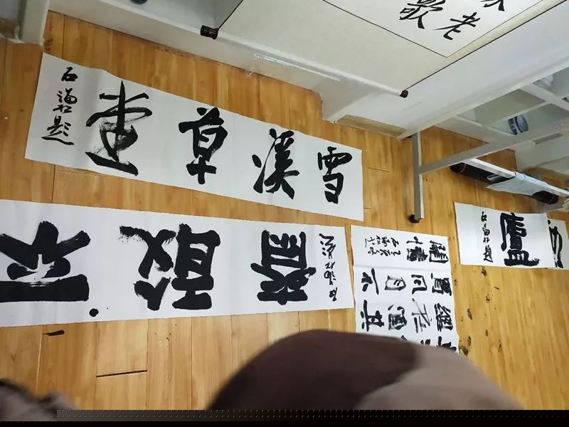 安徽省书协文艺志愿服务分队走进阜南、利辛、萧县开展"送文化年货"活动。(图19)