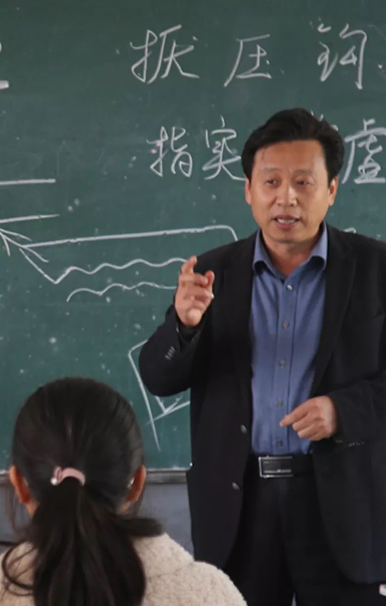 墨舞传文脉,书香盈校园——省书协新文艺业态工作委员会赴涡阳县书开展书法进校园活动(图8) 墨舞传文脉,书香盈校园——省书协新文艺业态工作委员会赴涡阳县书开展书法进校园活动(图8)