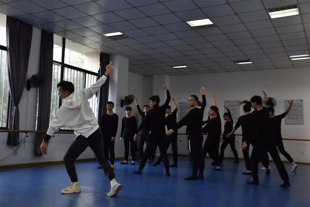 文艺名家进高校--省文联文艺小分队走进池州学院(图15) 文艺名家进高校--省文联文艺小分队走进池州学院(图15)