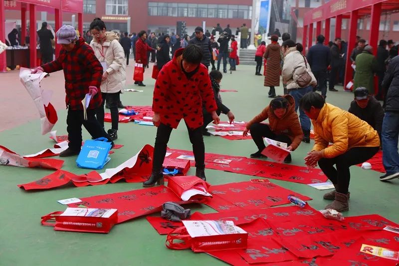 安徽省书法家协会积极开展2020年“我们的中国梦”——文化进万家、暨“同心同书·祖国新春好”送万福进万家活动(图9) 安徽省书法家协会积极开展2020年“我们的中国梦”——文化进万家、暨“同心同书·祖国新春好”送万福进万家活动(图9)