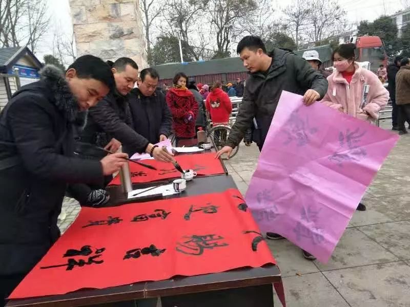 全省书法界深入开展2020“我们的中国梦”——文化进万家、暨“同心同书·祖国新春好”送万福进万家活动(图5) 全省书法界深入开展2020“我们的中国梦”——文化进万家、暨“同心同书·祖国新春好”送万福进万家活动(图5)