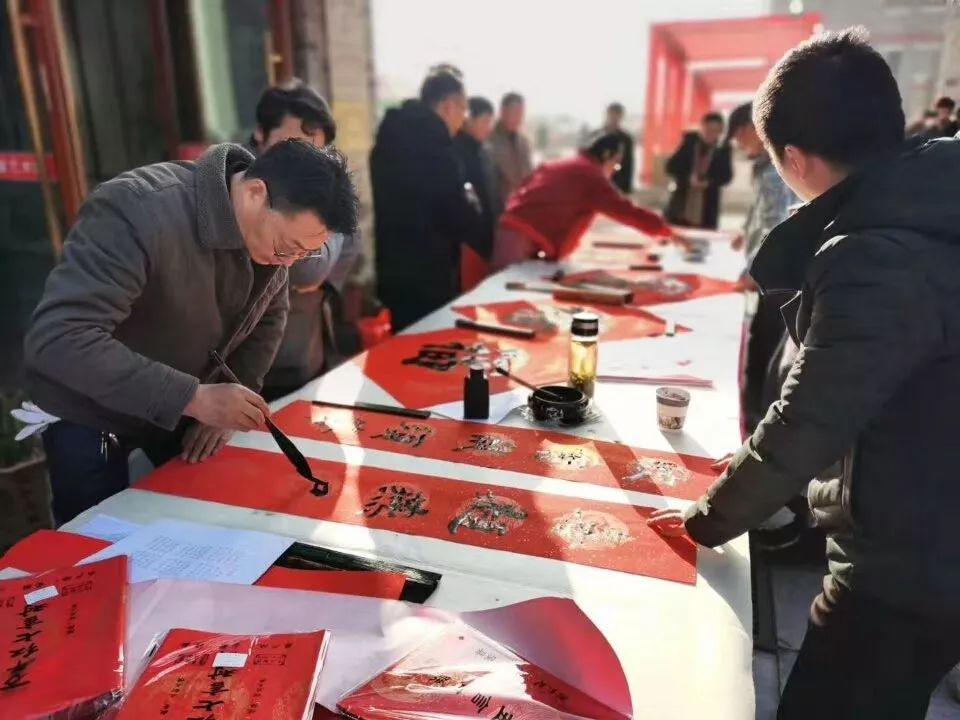 全省书法界深入开展2020“我们的中国梦”——文化进万家、暨“同心同书·祖国新春好”送万福进万家活动(图29) 全省书法界深入开展2020“我们的中国梦”——文化进万家、暨“同心同书·祖国新春好”送万福进万家活动(图29)
