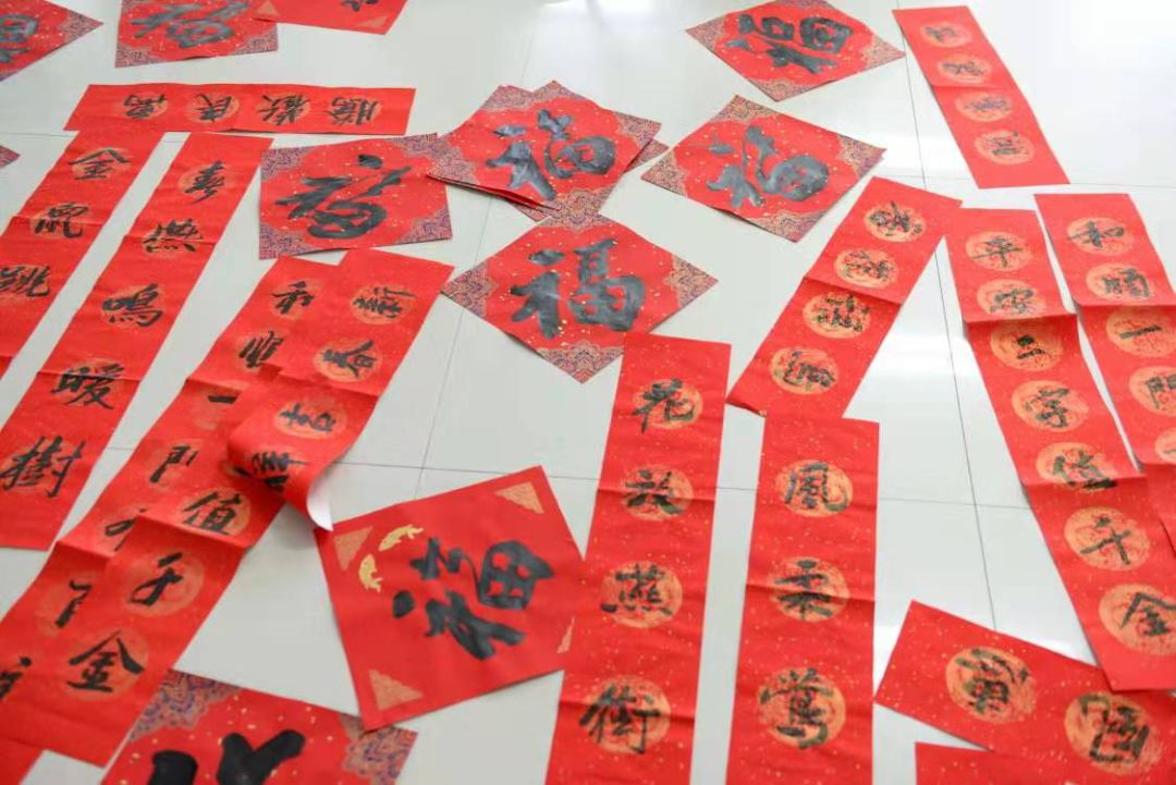 省暨合肥市书协送文化年货活动走进警营、社区、企业和春运一线(图19) 省暨合肥市书协送文化年货活动走进警营、社区、企业和春运一线(图19)