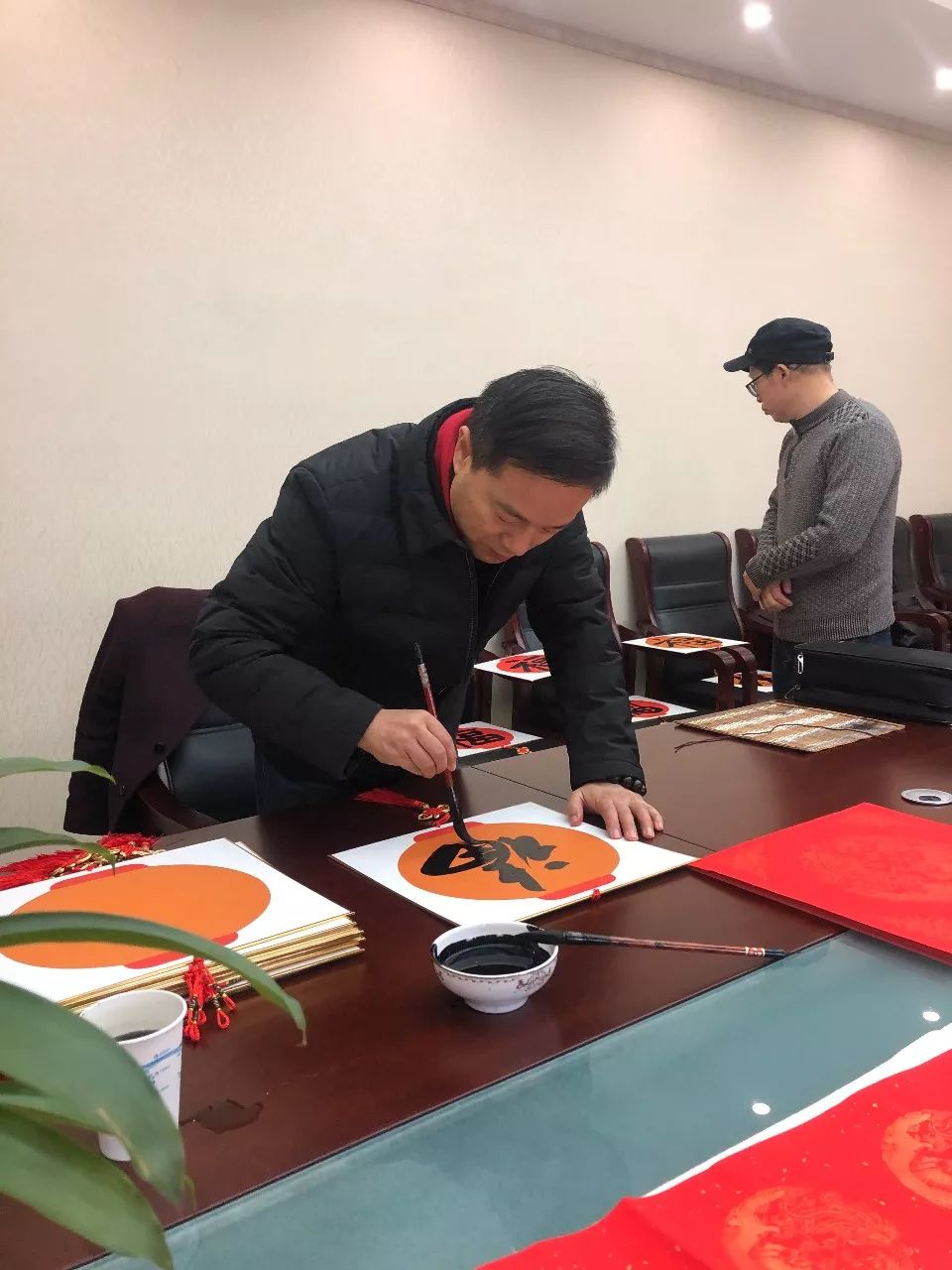 省暨合肥市书协送文化年货活动走进警营、社区、企业和春运一线(图40) 省暨合肥市书协送文化年货活动走进警营、社区、企业和春运一线(图40)