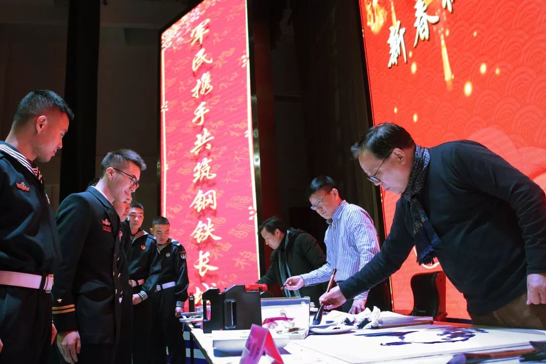 2020年“我们的中国梦”—文化进万家暨送“文化年货”系列活动|省文联文艺志愿服务书画小分队走进军营(图8) 2020年“我们的中国梦”—文化进万家暨送“文化年货”系列活动|省文联文艺志愿服务书画小分队走进军营(图8)