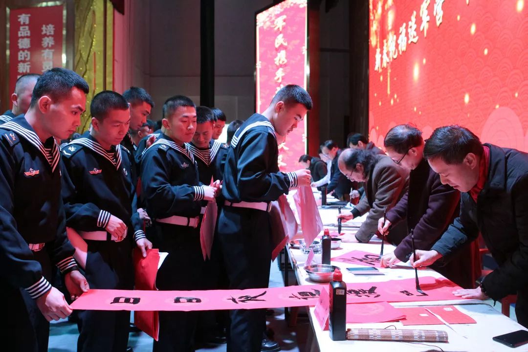2020年“我们的中国梦”—文化进万家暨送“文化年货”系列活动|省文联文艺志愿服务书画小分队走进军营(图11) 2020年“我们的中国梦”—文化进万家暨送“文化年货”系列活动|省文联文艺志愿服务书画小分队走进军营(图11)