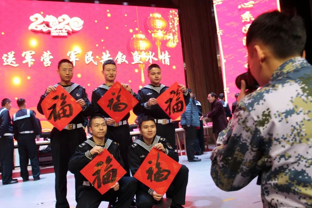 2020年“我们的中国梦”—文化进万家暨送“文化年货”系列活动|省文联文艺志愿服务书画小分队走进军营(图13) 2020年“我们的中国梦”—文化进万家暨送“文化年货”系列活动|省文联文艺志愿服务书画小分队走进军营(图13)