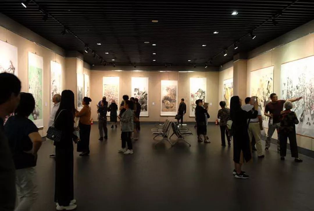 “光阴织梦绘华章——滁州市庆祝新中国成立70周年摄影书画作品展”开幕(图5) “光阴织梦绘华章——滁州市庆祝新中国成立70周年摄影书画作品展”开幕(图5)