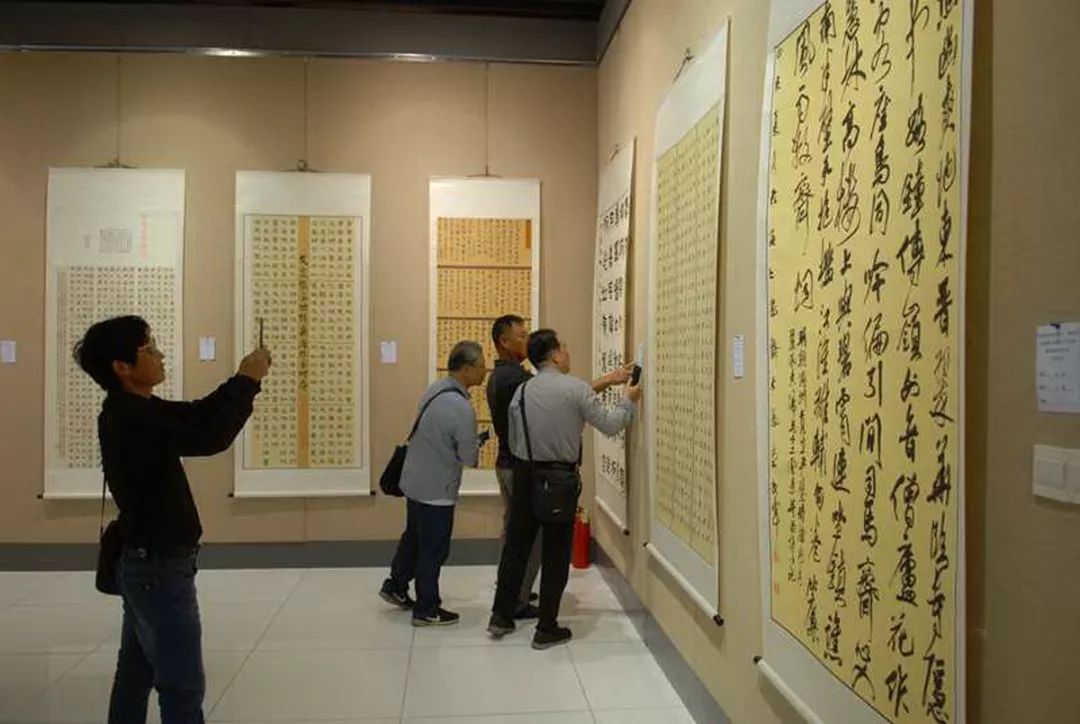 “光阴织梦绘华章——滁州市庆祝新中国成立70周年摄影书画作品展”开幕(图6) “光阴织梦绘华章——滁州市庆祝新中国成立70周年摄影书画作品展”开幕(图6)