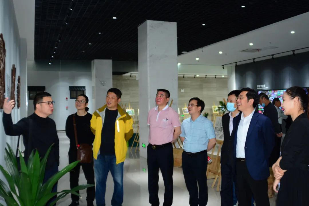 合肥市包河区书法家协会向包河区文化馆捐赠书法作品(图2) 合肥市包河区书法家协会向包河区文化馆捐赠书法作品(图2)