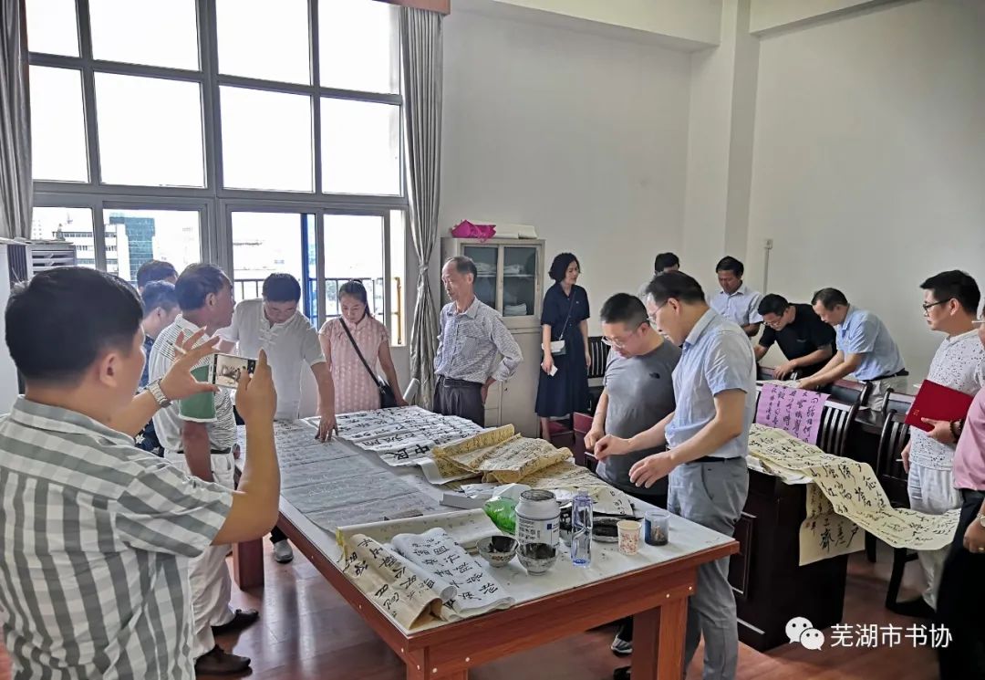 芜湖市书法家协会走进繁昌学习传达习近平总书记考察安徽重要讲话精神 开展文化志愿服务活动(图13) 芜湖市书法家协会走进繁昌学习传达习近平总书记考察安徽重要讲话精神 开展文化志愿服务活动(图13)