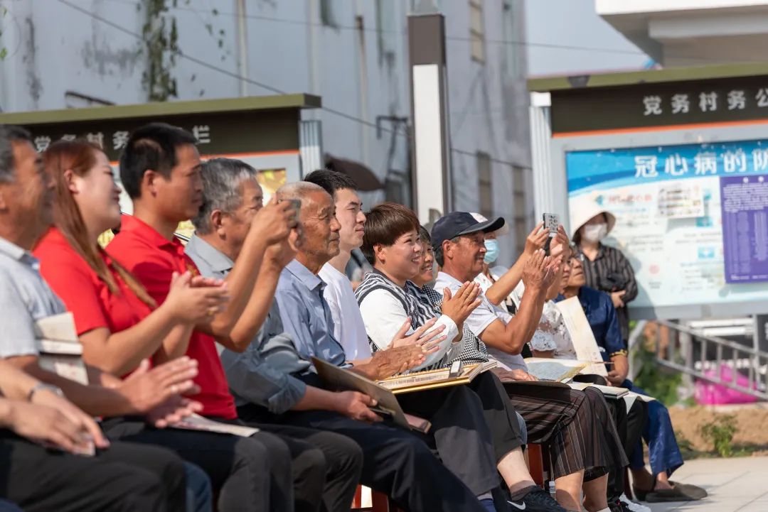 艺路同心丨“庆丰收 迎小康 —— 到人民中去” 省文联文艺志愿服务活动走进临泉杨桥(图18) 艺路同心丨“庆丰收 迎小康 —— 到人民中去” 省文联文艺志愿服务活动走进临泉杨桥(图18)
