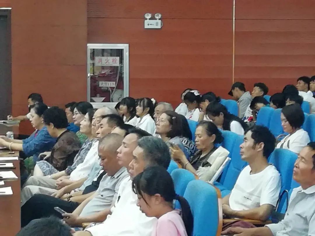 省书协在临泉举办公益大讲堂(图2) 省书协在临泉举办公益大讲堂(图2)