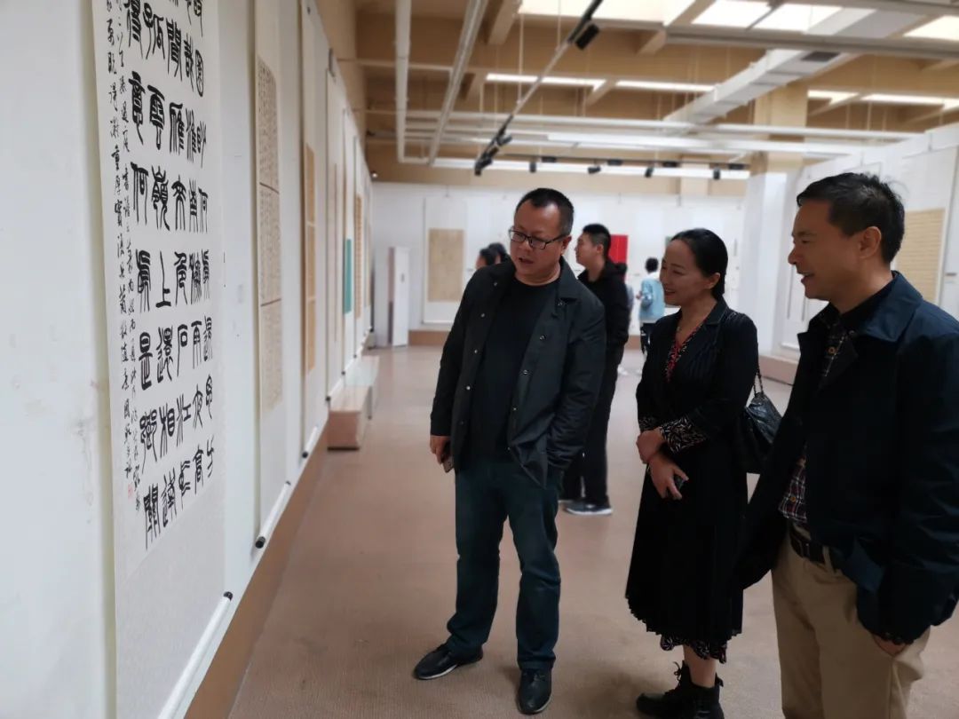 首届安徽省大学生书法篆刻艺术作品展暨省书协学术进高校交流座谈会在安徽师范大学美术学院举行(图4) 首届安徽省大学生书法篆刻艺术作品展暨省书协学术进高校交流座谈会在安徽师范大学美术学院举行(图4)