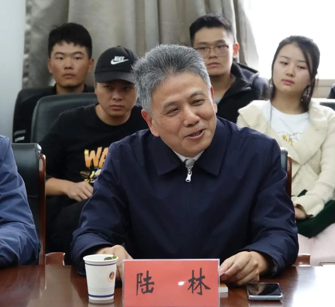 首届安徽省大学生书法篆刻艺术作品展暨省书协学术进高校交流座谈会在安徽师范大学美术学院举行(图7) 首届安徽省大学生书法篆刻艺术作品展暨省书协学术进高校交流座谈会在安徽师范大学美术学院举行(图7)