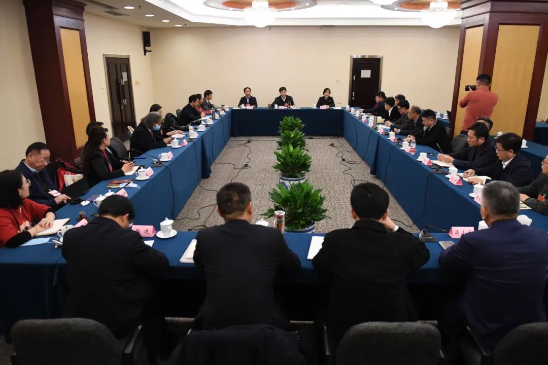 聚焦文代会、作代会|十一次文代会、十次作代会安徽代表团代表认真学习习近平总书记重要讲话(图3) 图片