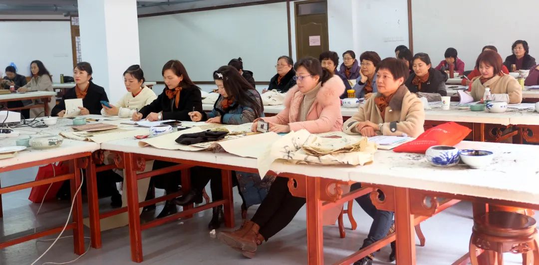 安徽省女书法家协会张学群导师草书研修班开班仪式在迅达文化集团成功举办(图15) 图片