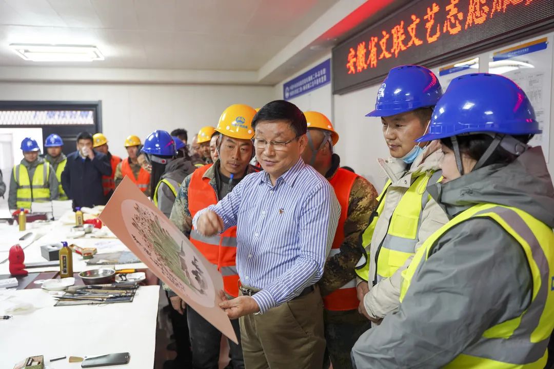 为时代和人民放歌 | 送“文化年货”——省文联文艺志愿服务活动走进中铁四局重点项目工地(图4) 图片