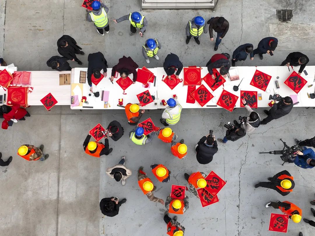 为时代和人民放歌 | 送“文化年货”——省文联文艺志愿服务活动走进中铁四局重点项目工地(图9) 为时代和人民放歌 | 送“文化年货”——省文联文艺志愿服务活动走进中铁四局重点项目工地(图9)